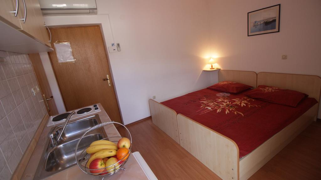 Apartments Ivka Omis Room photo