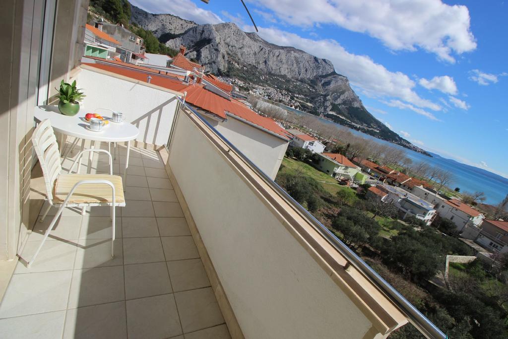 Apartments Ivka Omis Exterior photo