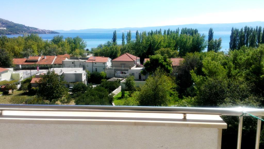 Apartments Ivka Omis Exterior photo