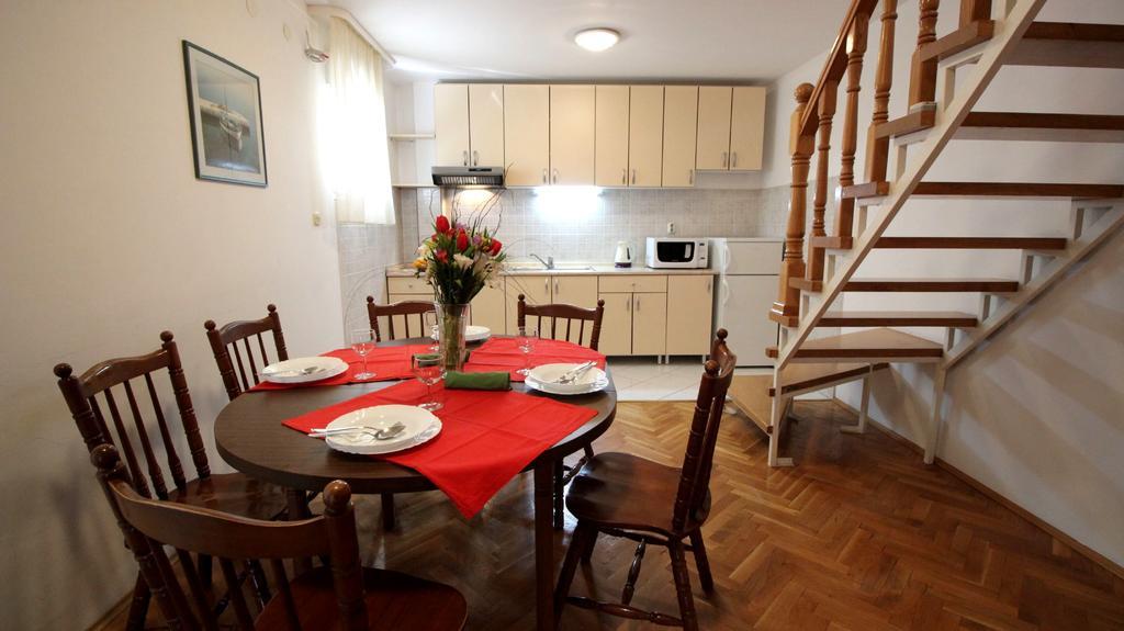 Apartments Ivka Omis Exterior photo